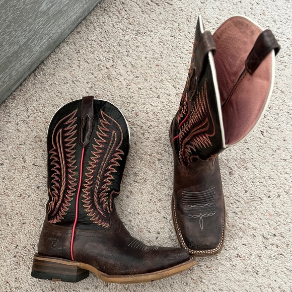Ariat Shoes - ariat women’s cowgirl boots